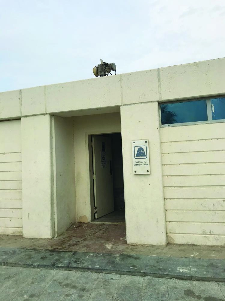 دورات المياه كما بدت مهملة         (مكة)