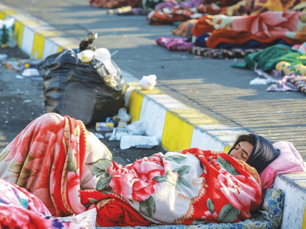 معتصمون في شوارع بغداد                (د ب أ)