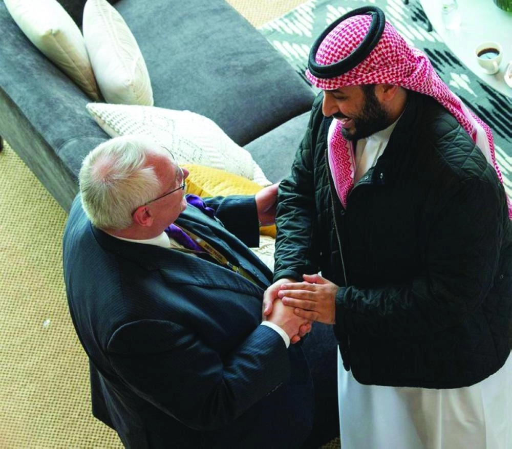 الأمير محمد بن سلمان لدى رعايته انطلاقة فورمولا إي للسيارات الكهربائية بالدرعية أمس                                                                 (واس)