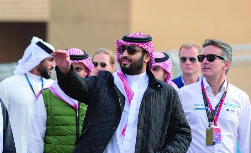 الأمير محمد بن سلمان لدى رعايته انطلاقة فورمولا إي للسيارات الكهربائية بالدرعية أمس                                                                 (واس)