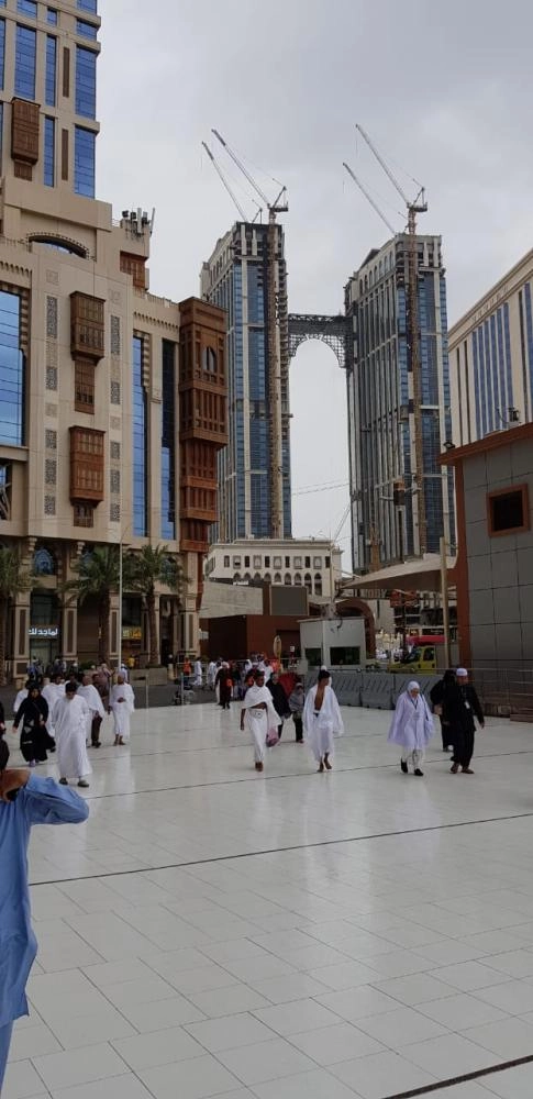 المسجد المعلق بعد التركيب                                                (مكة)