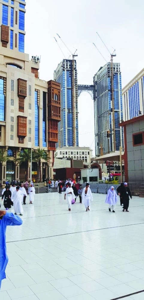 المسجد المعلق بعد التركيب                                                (مكة)