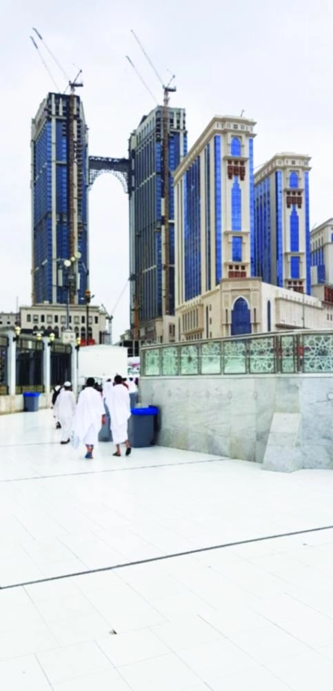 المسجد المعلق بعد التركيب                                                (مكة)