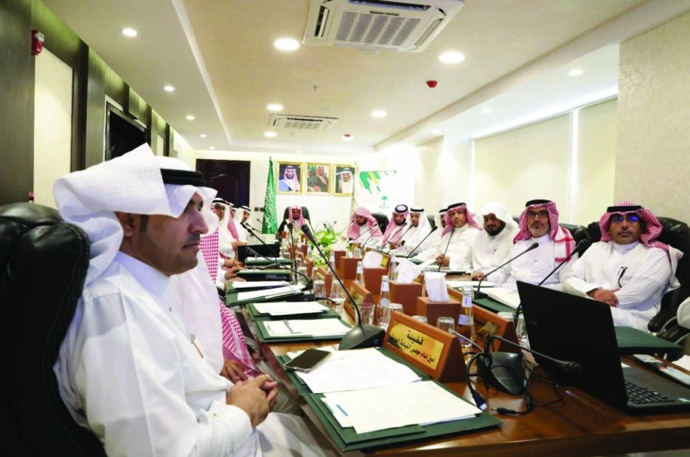 سعود المعجب خلال ترؤسه اجتماع رؤساء فروع النيابة العامة (مكة)