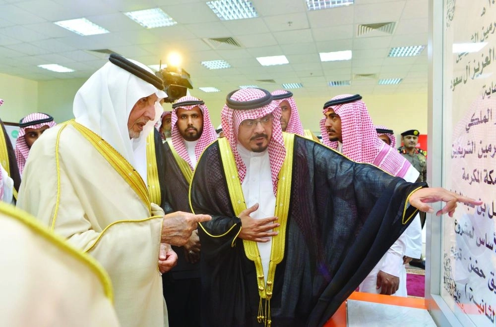 



.. ويضع حجر الأساس لازدواجية طريق تربة                         (مكة)