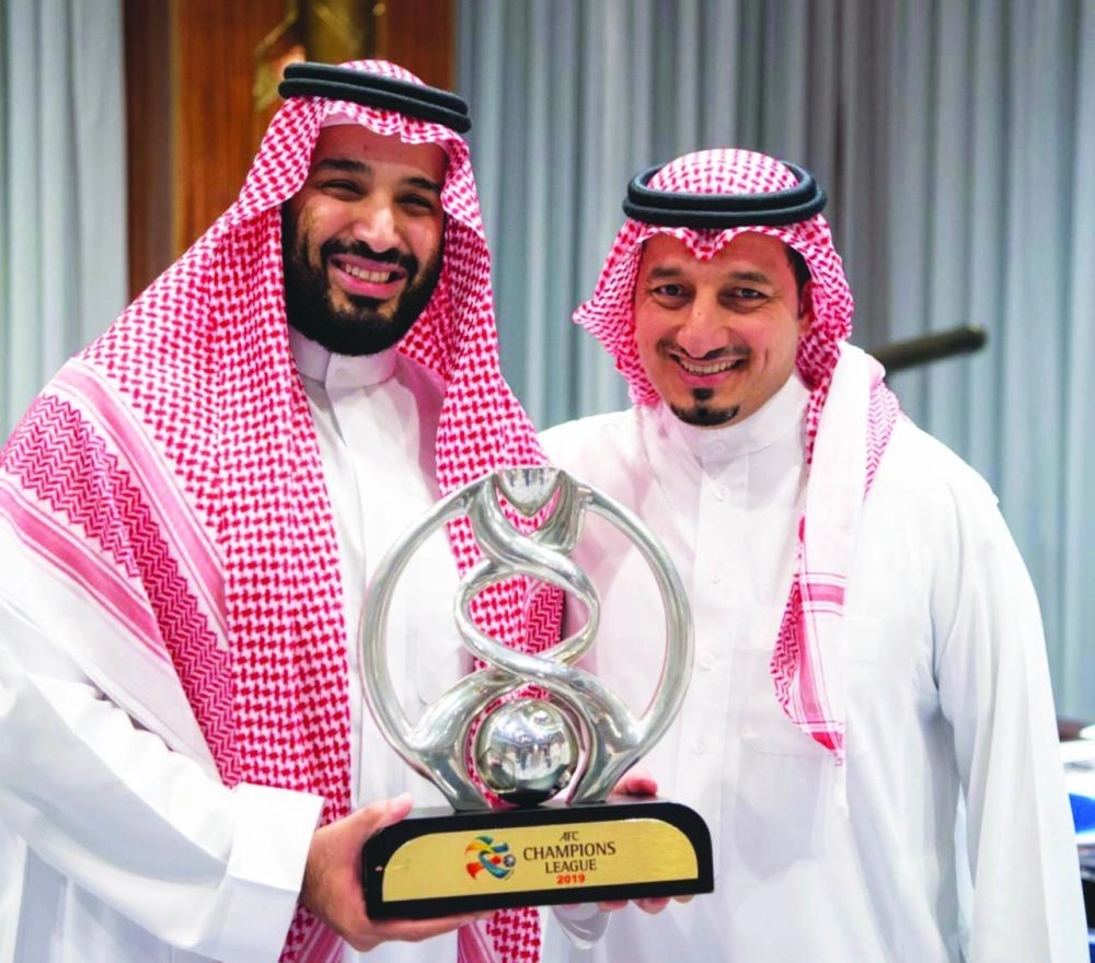 الأمير محمد بن سلمان خلال استقباله فريق الهلال                                                  (واس)