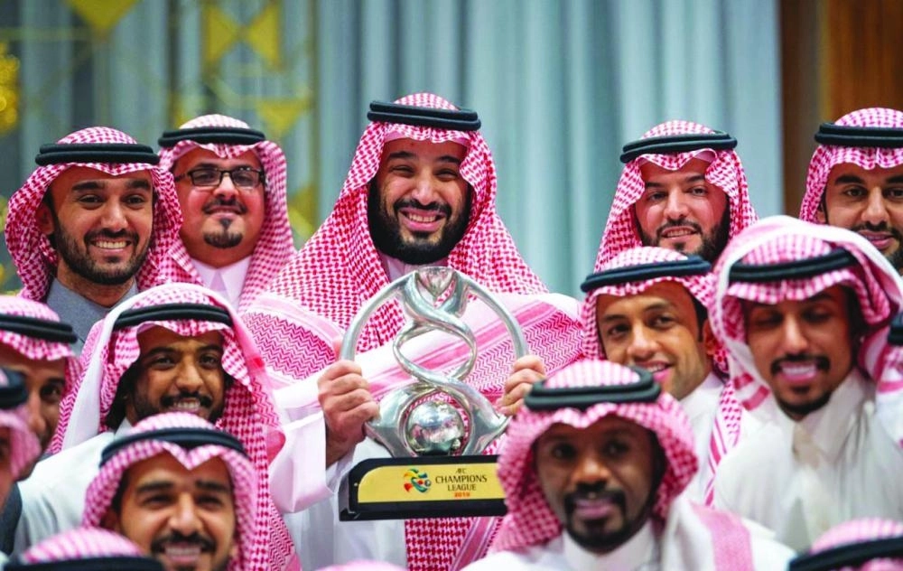 الأمير محمد بن سلمان خلال استقباله فريق الهلال                                                  (واس)