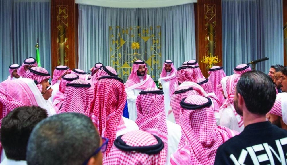 الأمير محمد بن سلمان خلال استقباله فريق الهلال                                                  (واس)