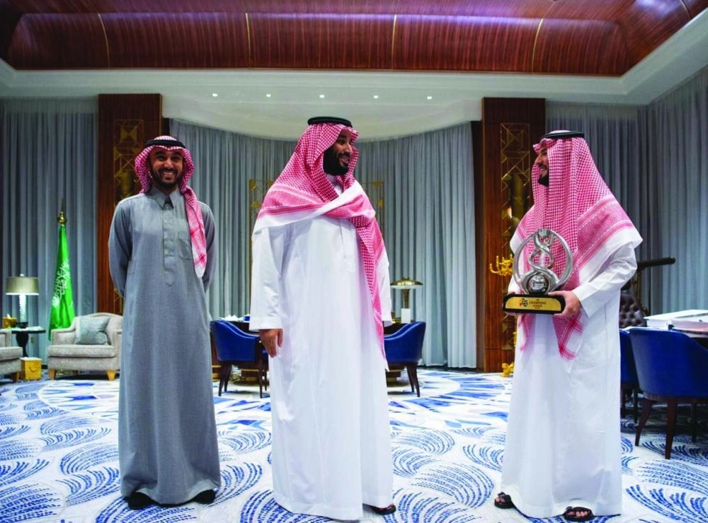 الأمير محمد بن سلمان خلال استقباله فريق الهلال                                                  (واس)