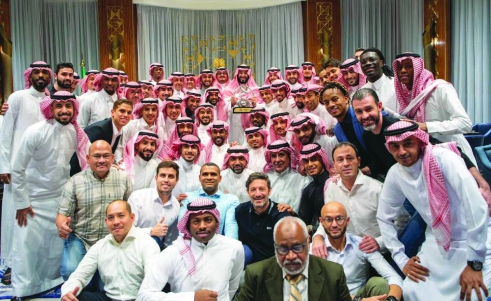 الأمير محمد بن سلمان خلال استقباله فريق الهلال (واس)