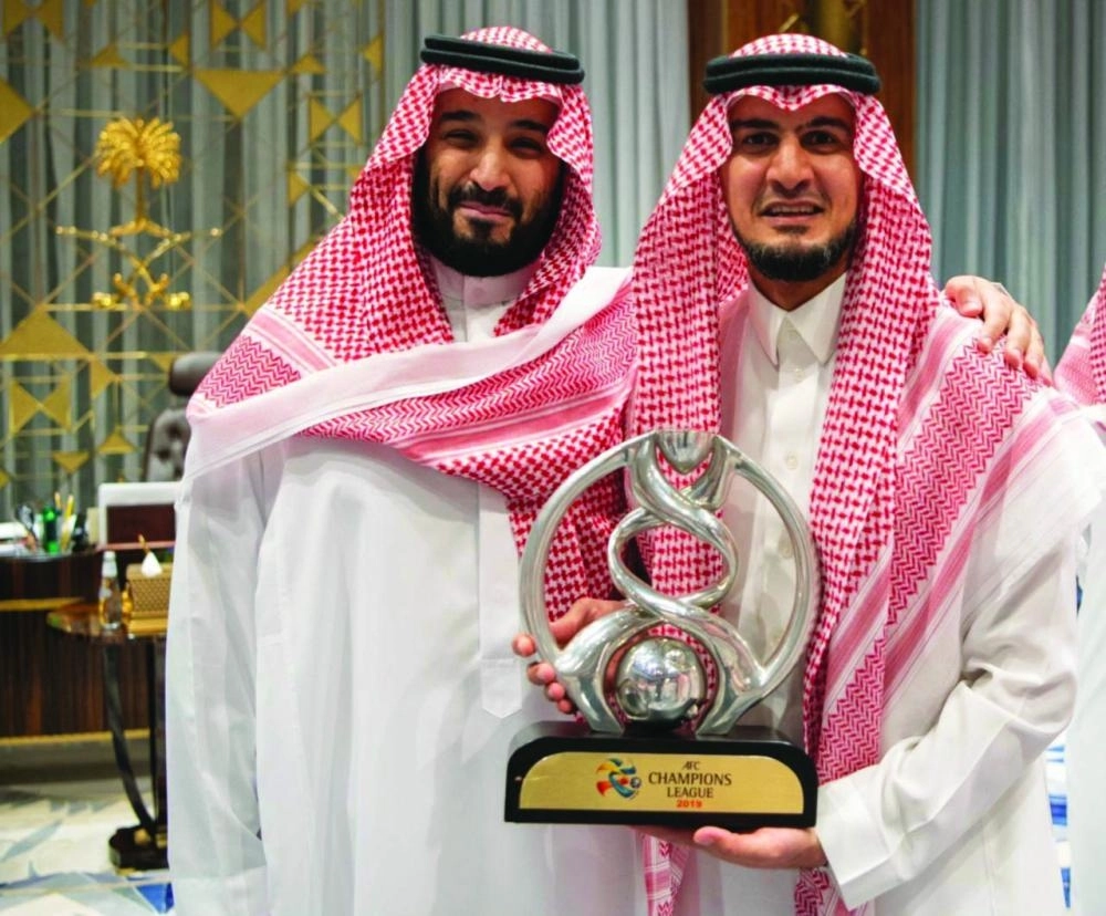 الأمير محمد بن سلمان خلال استقباله فريق الهلال                                                  (واس)