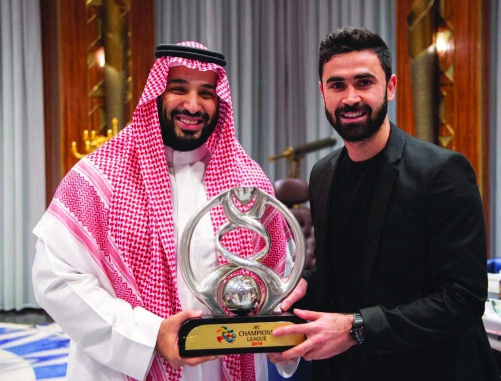 الأمير محمد بن سلمان خلال استقباله فريق الهلال                                                  (واس)