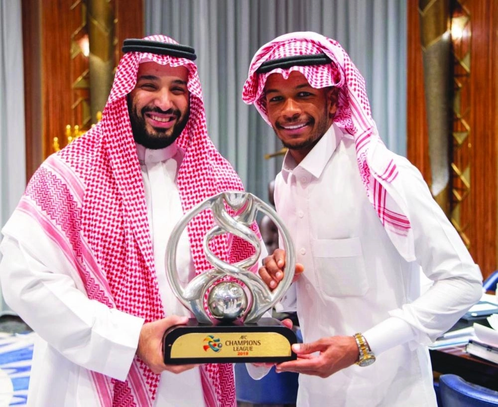 الأمير محمد بن سلمان خلال استقباله فريق الهلال                                                  (واس)