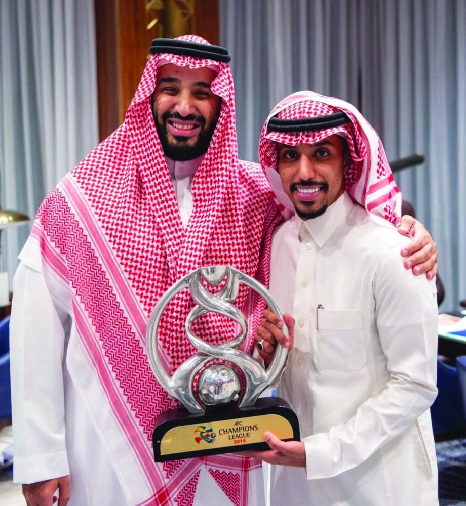 الأمير محمد بن سلمان خلال استقباله فريق الهلال                                                  (واس)