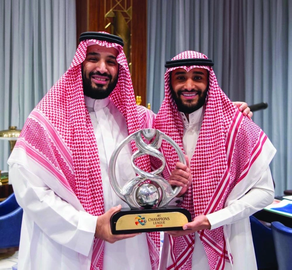 الأمير محمد بن سلمان خلال استقباله فريق الهلال                                                  (واس)