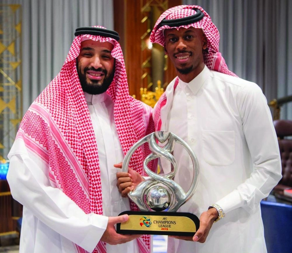 الأمير محمد بن سلمان خلال استقباله فريق الهلال                                                  (واس)