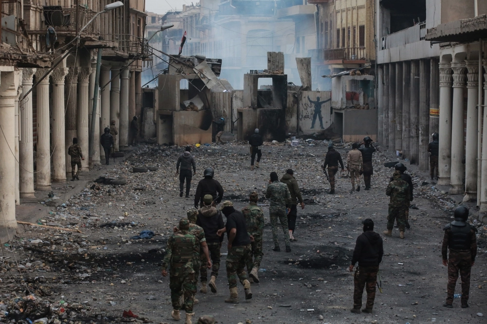 






الأمن يلاحق عددا من المتظاهرين                                             (د ب أ)