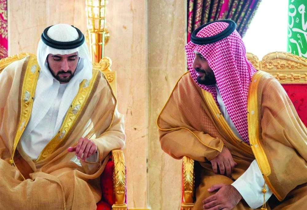 ولي العهد لدى لقائه نائب رئيس الإمارات بقصر زعبيل في دبي أمس (واس)