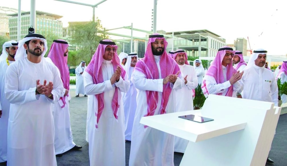 الأمير محمد بن سلمان لدى زيارته معرض إكسبو 2020 في دبي أمس                                                                                   (واس)