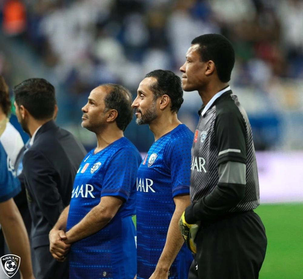 






الدعيع والجابر والثنيان قبل بداية المباراة (إعلامي الهلال)