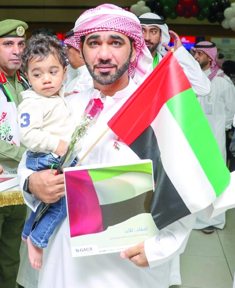 العلم الإماراتي يرفرف في أيدي السعوديين                                                                                                                                                                            (واس)