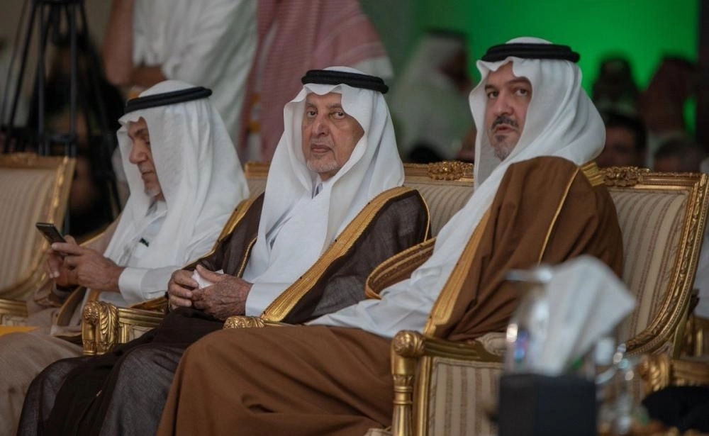 خالد الفيصل لدى تدشين مؤسسة الفكر العربي تقريرها أمس في الخبر  (مكة)