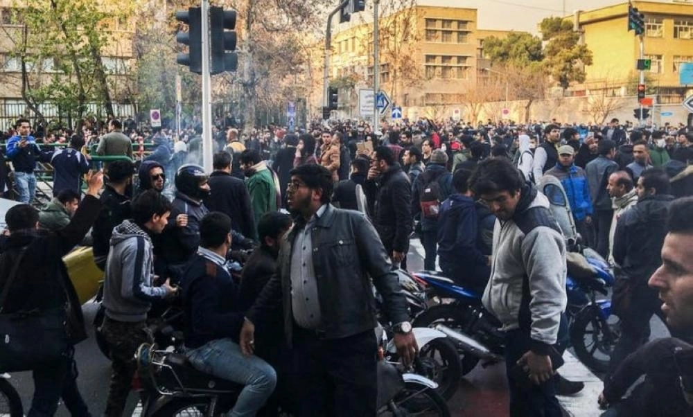 متظاهرون إيرانيون غاضبون                                                      (مكة)