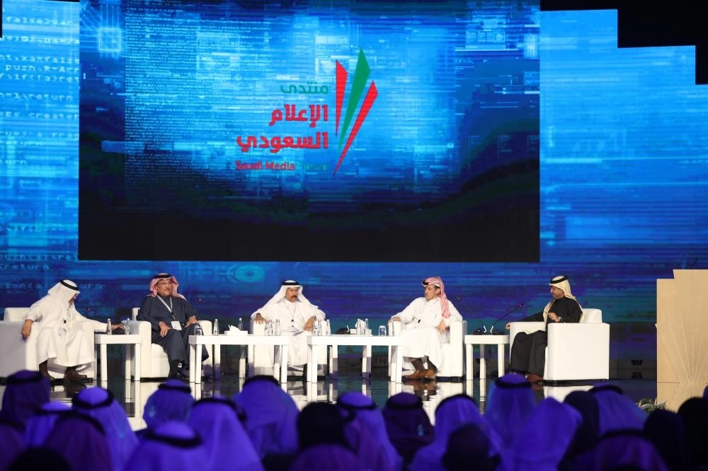 






من جلسة الدبلوماسية والإعلام من يحرك الآخر                                                             (مكة)