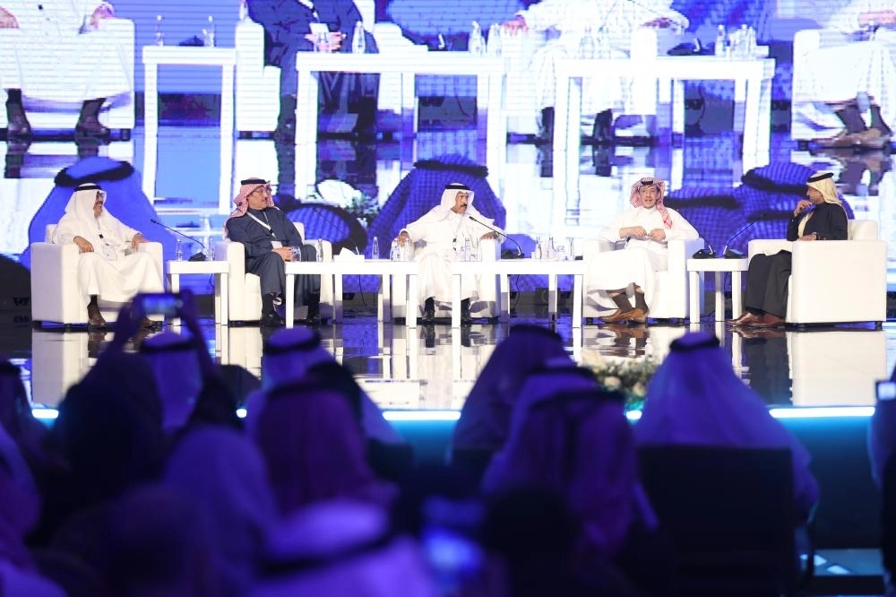 من جلسة الدبلوماسية والإعلام من يحرك الآخر (مكة)