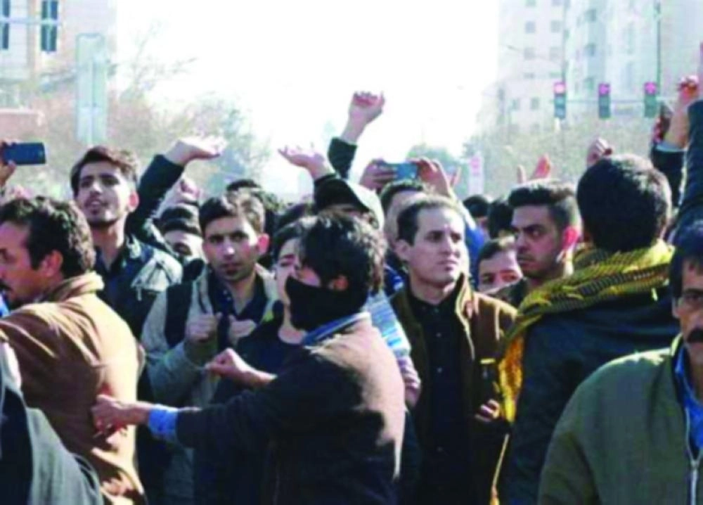 شباب غاضبون من فساد النظام الإيراني (مكة)