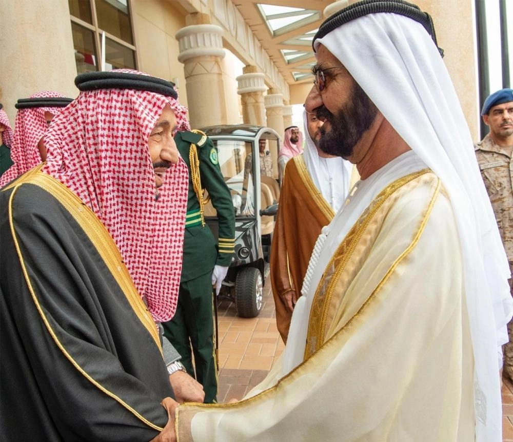 خادم الحرمين لدى استقباله نائب رئيس الإمارات رئيس مجلس الوزراء حاكم دبي الشيخ محمد بن راشد آل مكتوم  (واس)