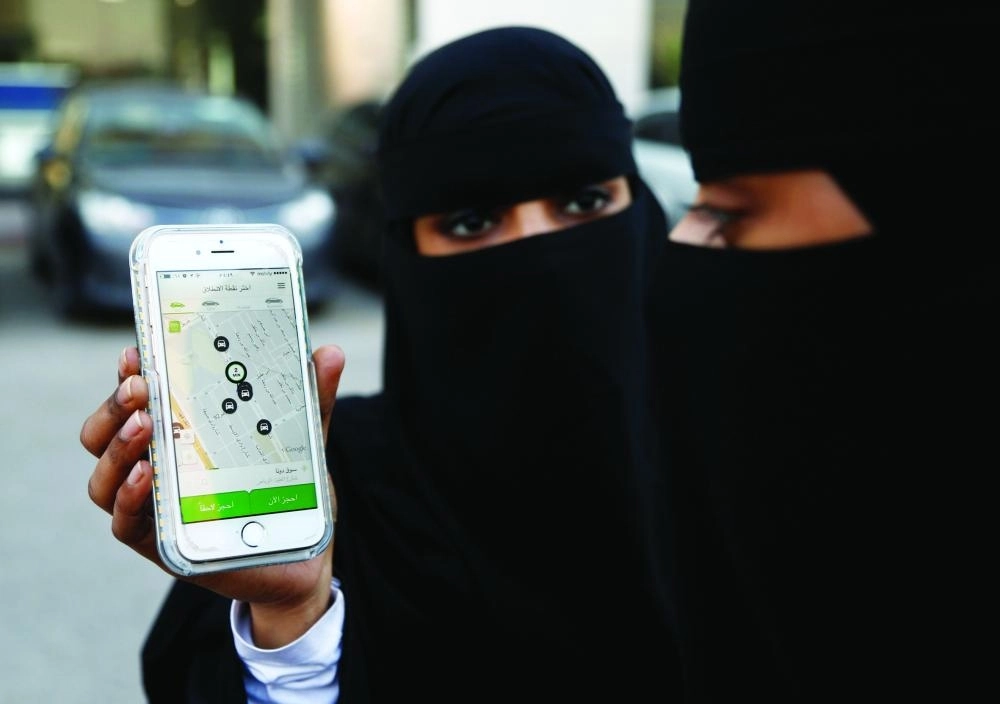 






سيدتان تستخدمان تطبيق كريم                             (مكة)