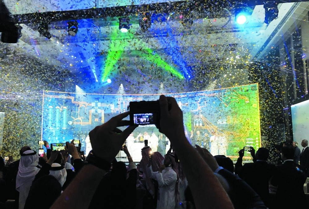 






أثناء إدراج أرامكو في السوق                                                                    (بلومبيرج)