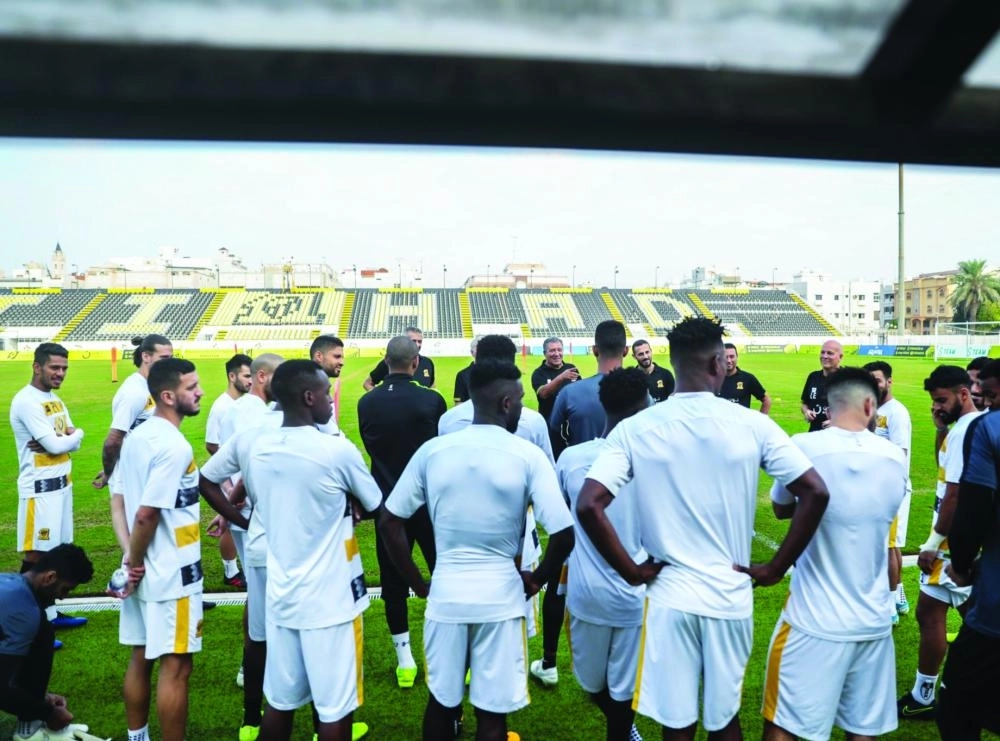 كات متحدثا للاعبين (إعلامي الاتحاد)