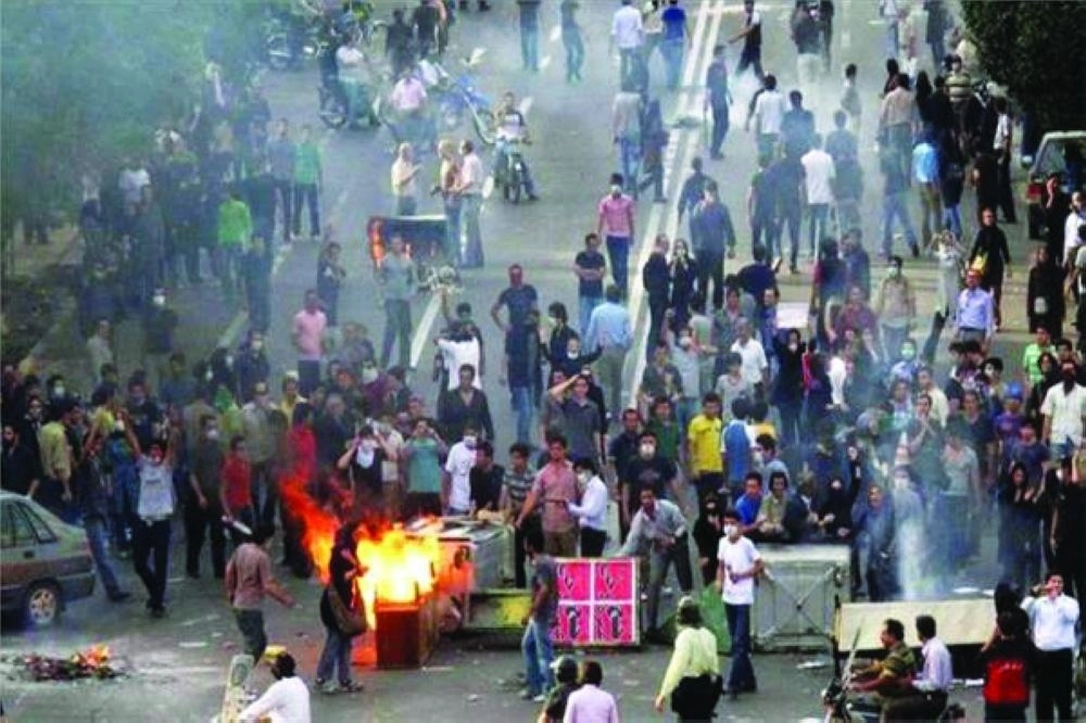 






غضب بين شباب إيران خلال الاحتجاجات       (مكة)