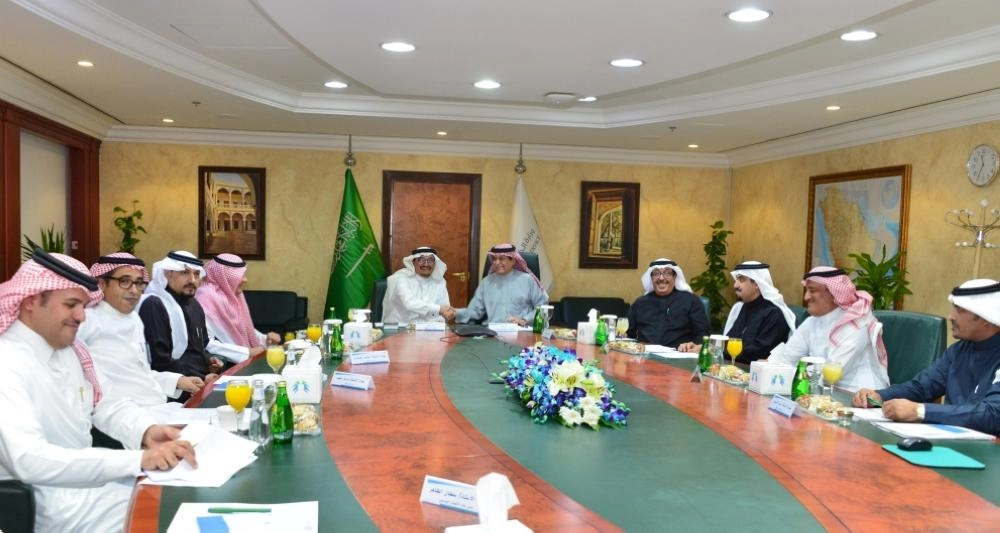 من اجتماع مسؤولي الخدمة المدنية والتعليم                                   (مكة)