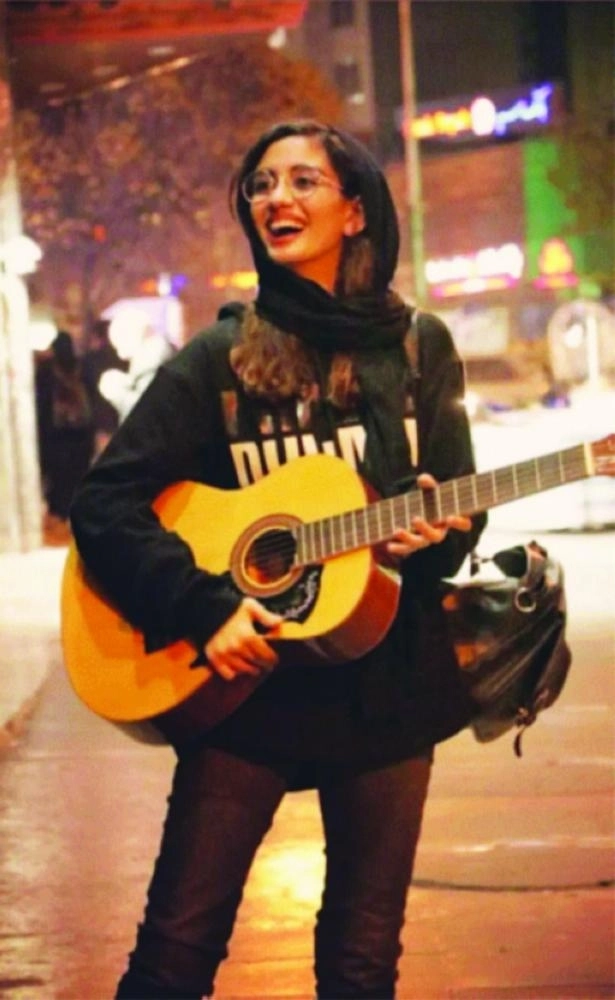 






نيكتا اسفنداني