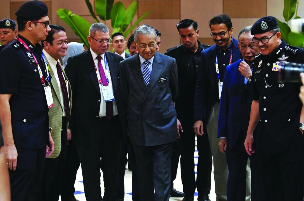 مهاتير محمد قبل افتتاحه للقمة المصغرة (د ب أ)