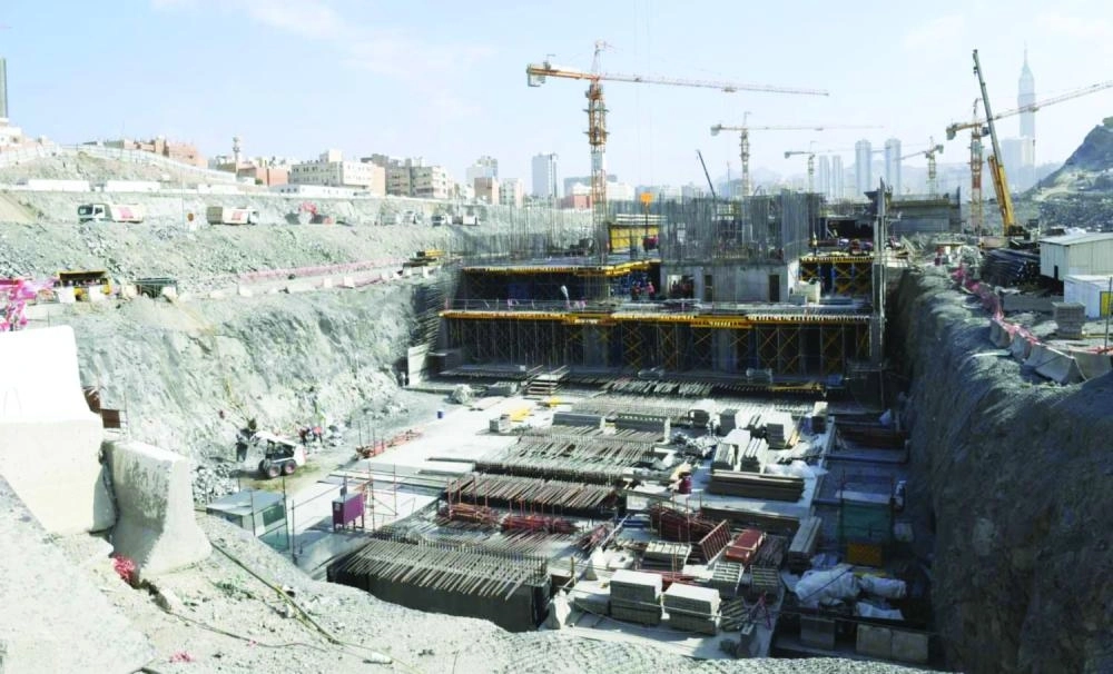 من أعمال مشروع طريق الملك عبدالعزيز  (مكة)