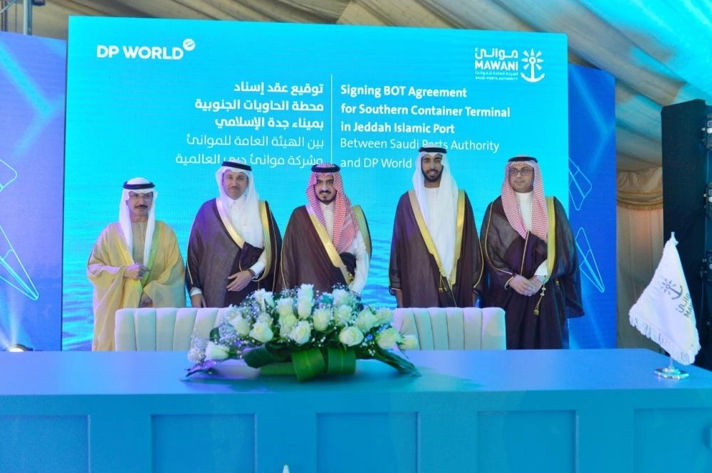 






على هامش توقيع الاتفاقية                            (مكة)