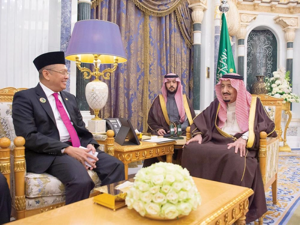 خادم الحرمين لدى استقباله رئيس المجلس الاستشاري في  إندونيسيا  (واس)