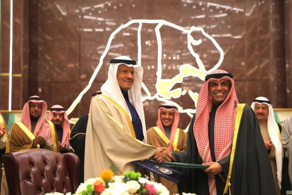 الوزيران بعد توقيع الاتفاقية (الطاقة)