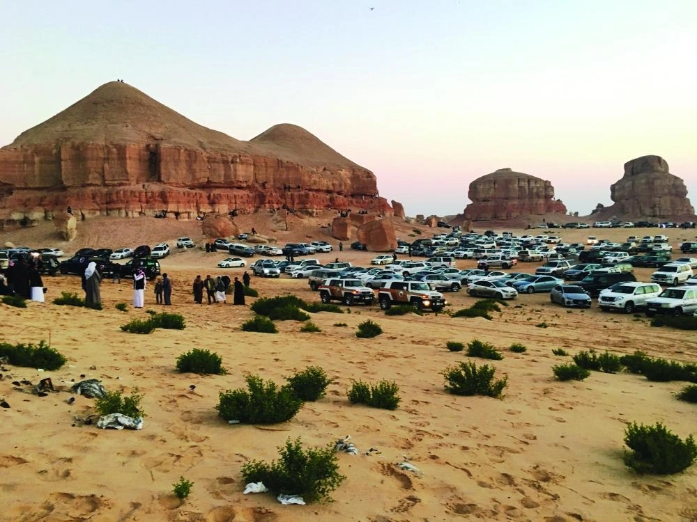 حضور كثيف لمشاهدة الكسوف                                                    (مكة)