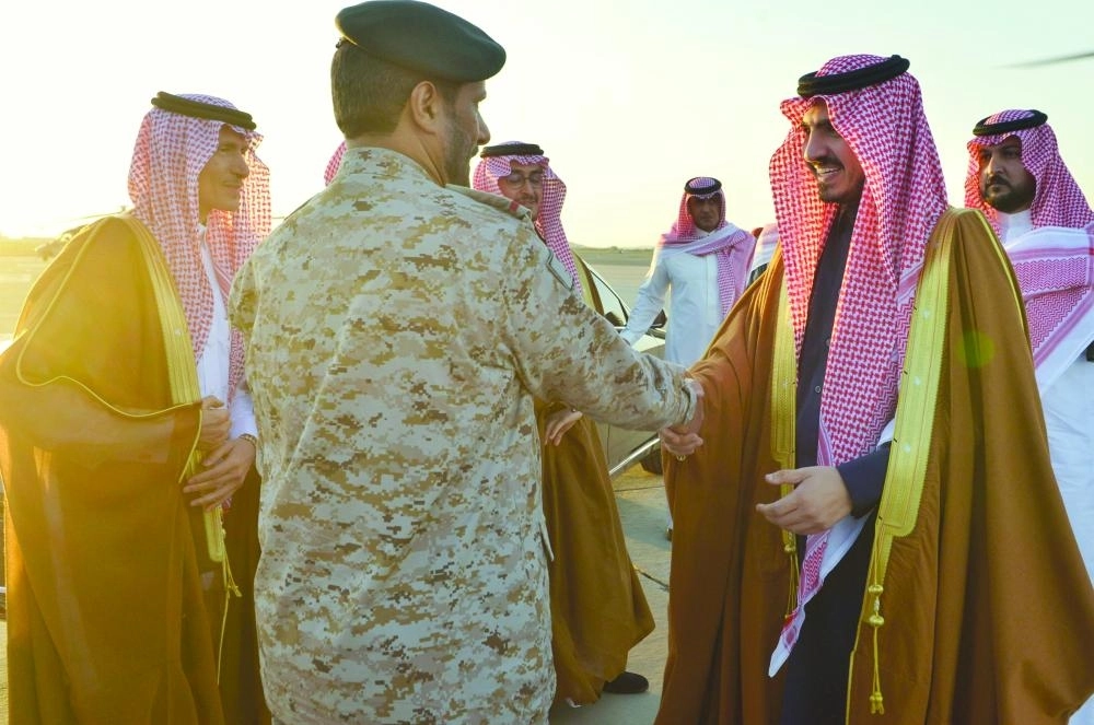 






بدر بن سلطان خلال وصوله أمس إلى الطائف                              (مكة)