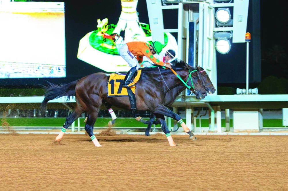 من السباق على ميدان الملك عبدالعزيز بالجنادرية