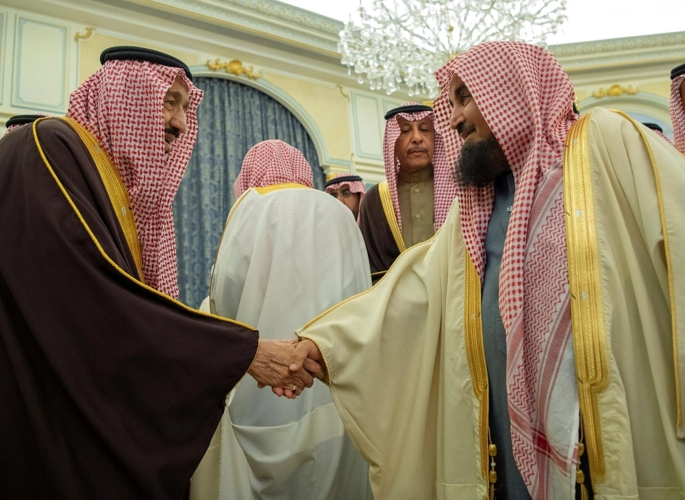 من مراسم الاستقبال في الرياض أمس