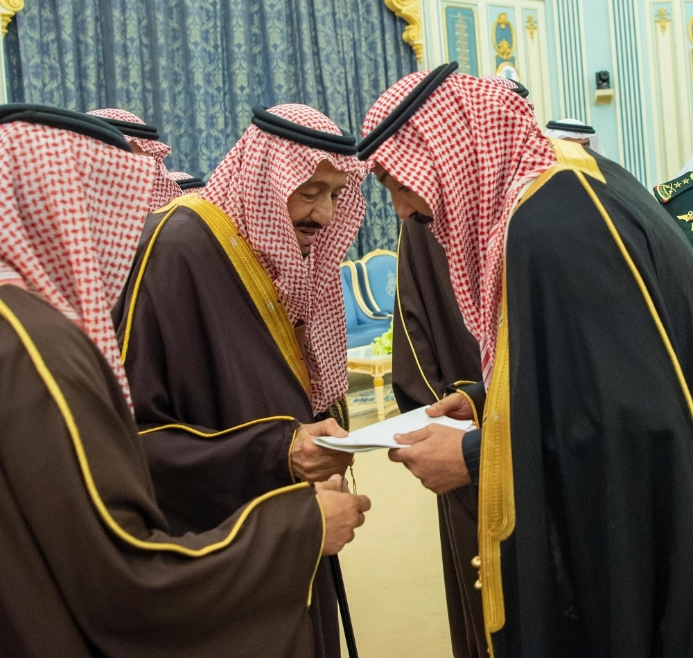 من مراسم الاستقبال في الرياض أمس