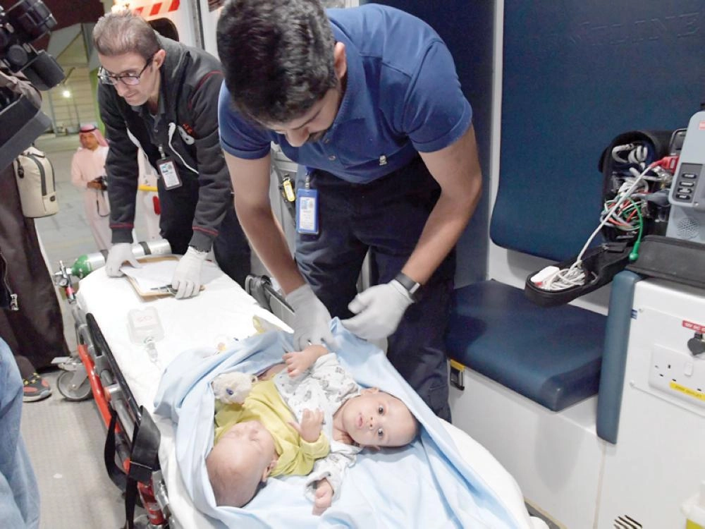 التوأم السيامي الموريتاني لدى وصوله (مكة)