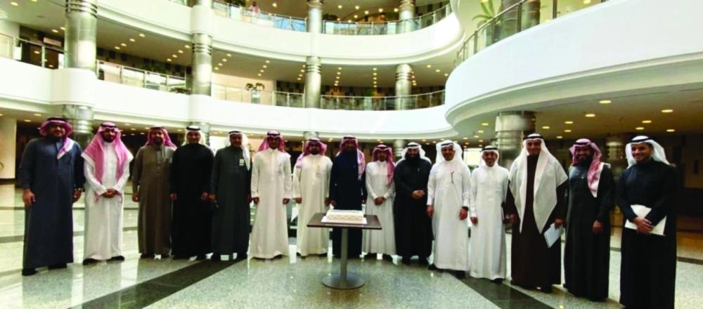 






الخريف يتوسط مسؤولي الوزارة                                                        (واس)