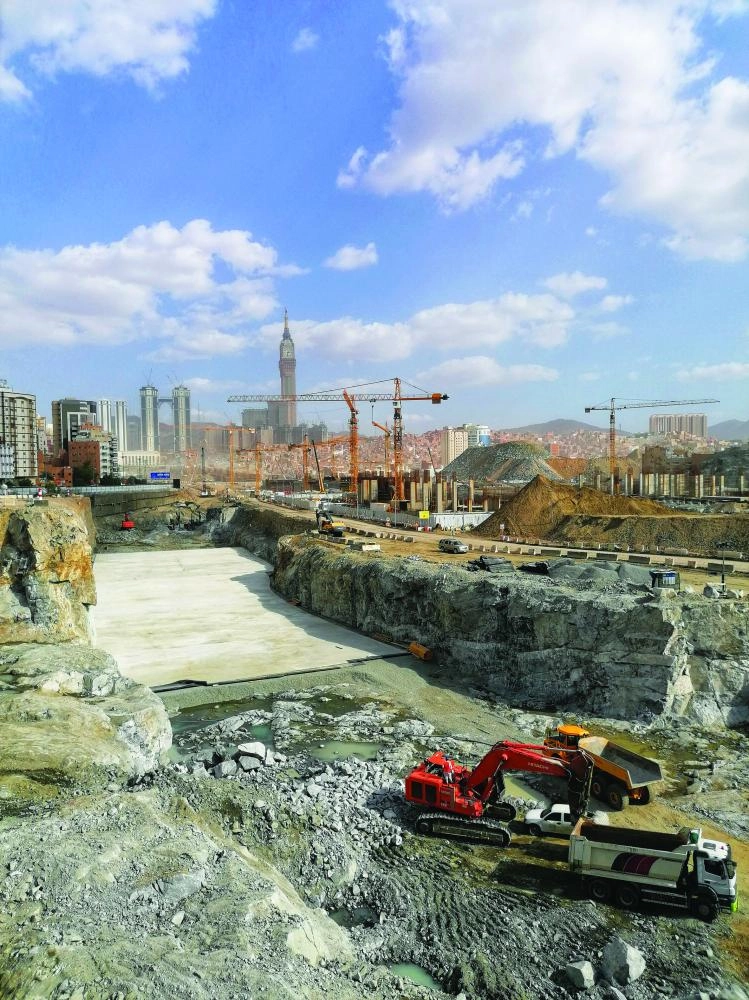  من أعمال مشروع الطريق الموازي الذي يحتضن بوليفارد مكة (أنس الحارثي)